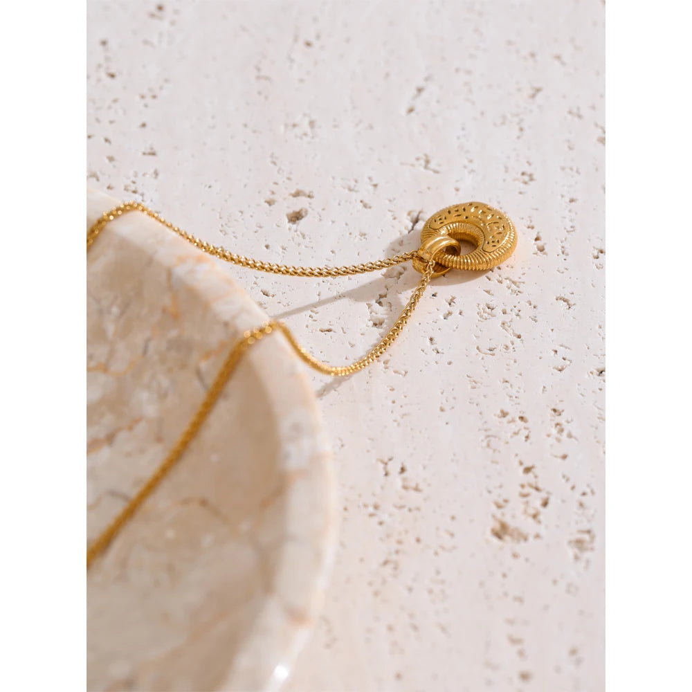 Textured Donut Pendant Necklace | 18K PVD Gold Plated Stainless Steel Jewelry