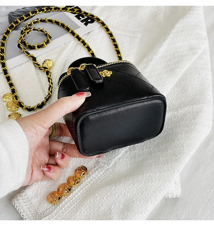 Small Shoulder Bucket Mini Bag Crossbody with Metal Chain – Trendy and Versatile Handbag