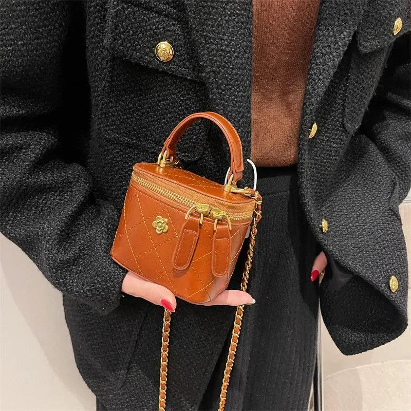 Small Shoulder Bucket Mini Bag Crossbody with Metal Chain – Trendy and Versatile Handbag