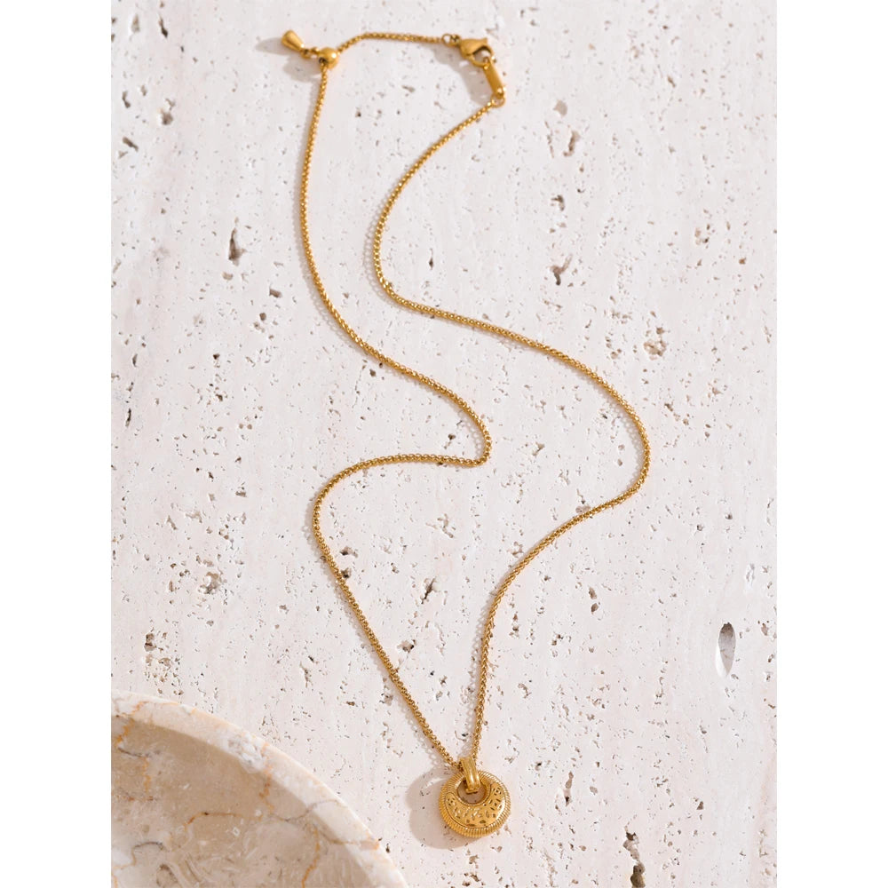 Textured Donut Pendant Necklace | 18K PVD Gold Plated Stainless Steel Jewelry