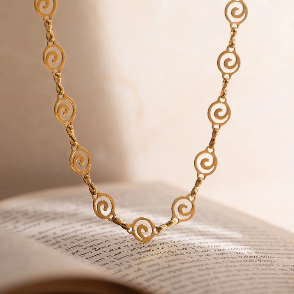 Gold Spiral Swirl Link Chain Necklace | 18K PVD Stainless Steel Statement Jewelry - The PM Edit