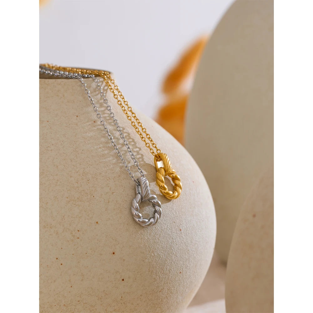 Twisted Rope Circle Pendant Necklace | 18K PVD Gold & Silver Stainless Steel Jewelry