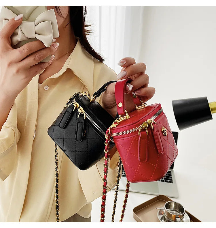 Small Shoulder Bucket Mini Bag Crossbody with Metal Chain – Trendy and Versatile Handbag