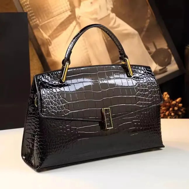 Shell-Shaped Crocodile Pattern Leather Bag – Luxe Texture, Bold Silhouette