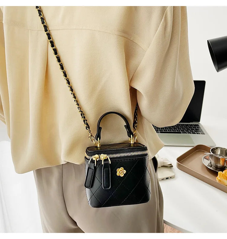 Small Shoulder Bucket Mini Bag Crossbody with Metal Chain – Trendy and Versatile Handbag