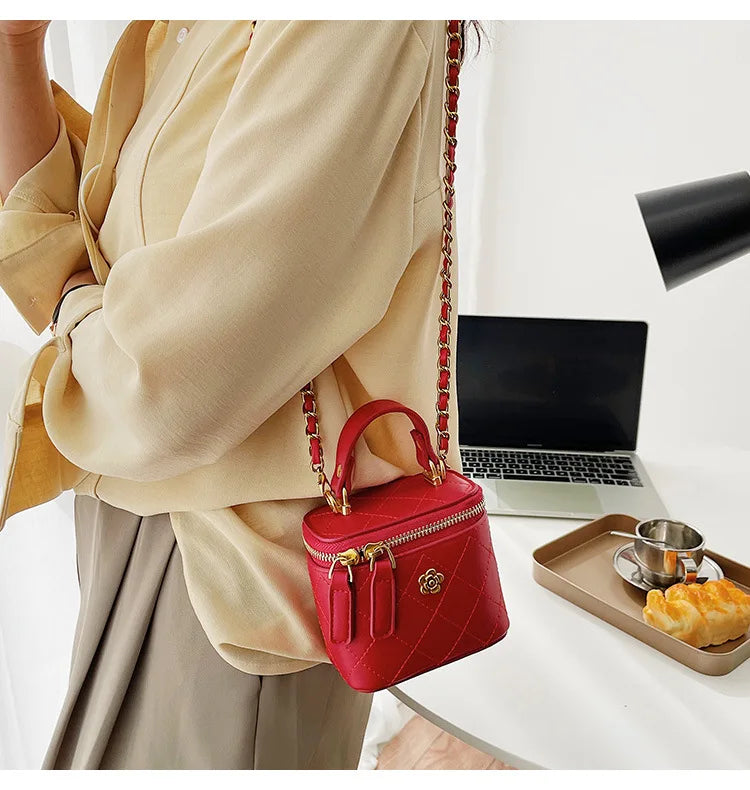 Small Shoulder Bucket Mini Bag Crossbody with Metal Chain – Trendy and Versatile Handbag