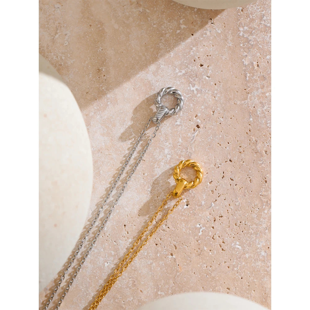 Twisted Rope Circle Pendant Necklace | 18K PVD Gold & Silver Stainless Steel Jewelry