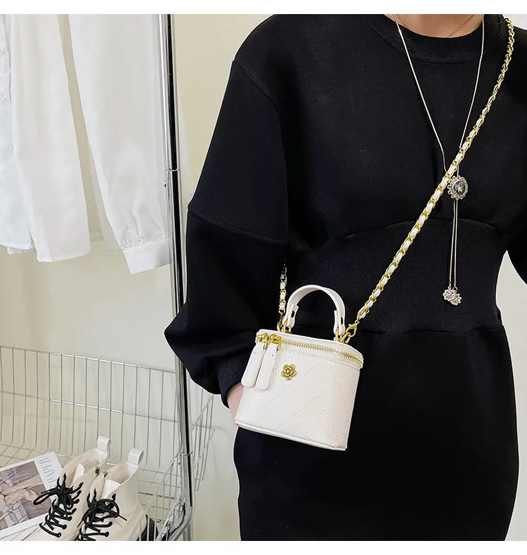Small Shoulder Bucket Mini Bag Crossbody with Metal Chain – Trendy and Versatile Handbag