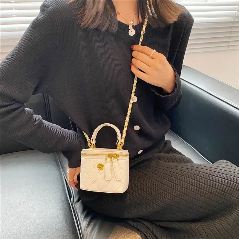 Small Shoulder Bucket Mini Bag Crossbody with Metal Chain – Trendy and Versatile Handbag