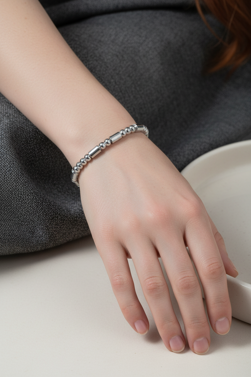 Steel YH2606A bangle lifestyle