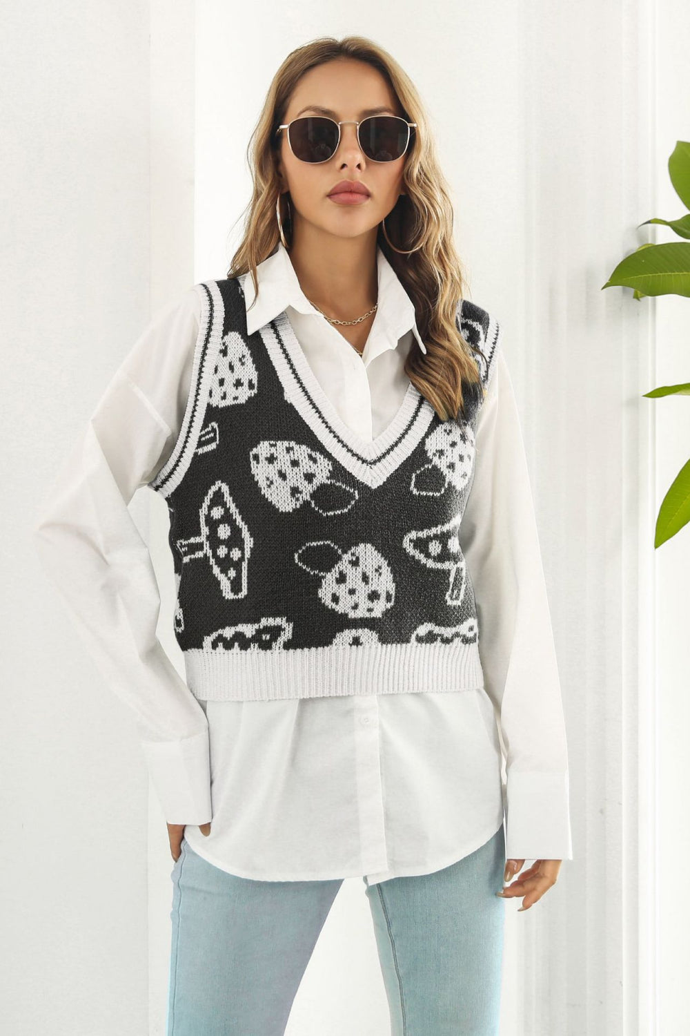Mushroom Print V-Neck Cropped Sweater Vest