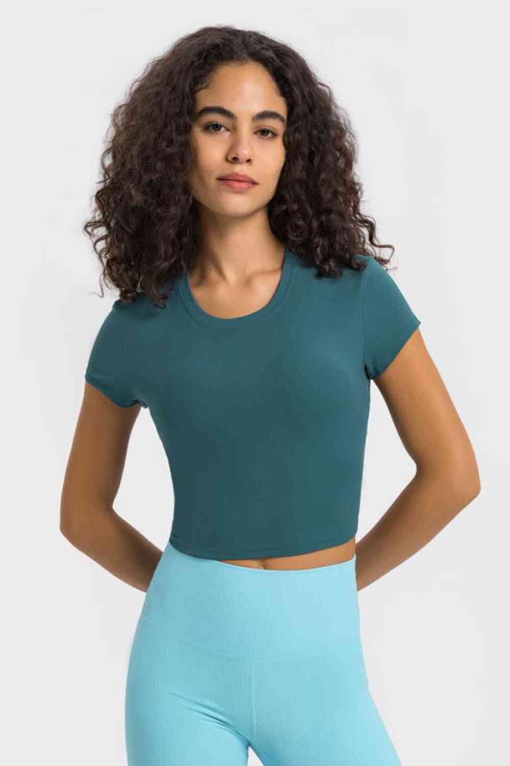 Round Neck Short Sleeve Cropped Sports Tee