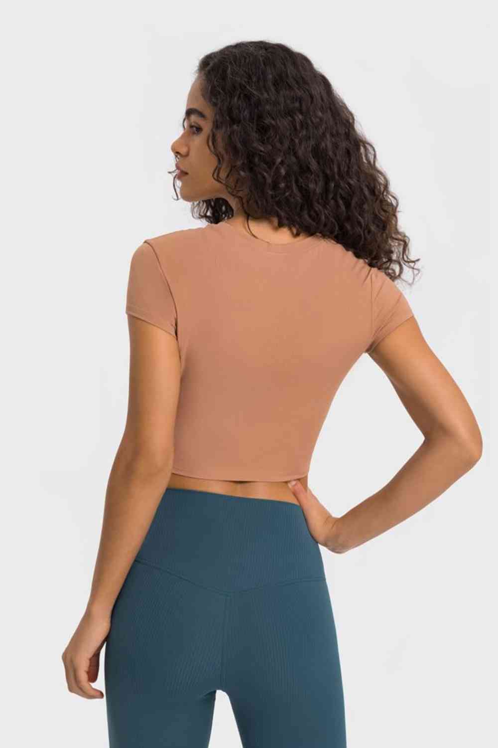 Round Neck Short Sleeve Cropped Sports Tee